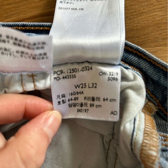 Levi’s 501 Original Fit Straight Leg Mid Rise Medium Wash Raw Hem Jeans Sz 25 - Picture 13 of 14